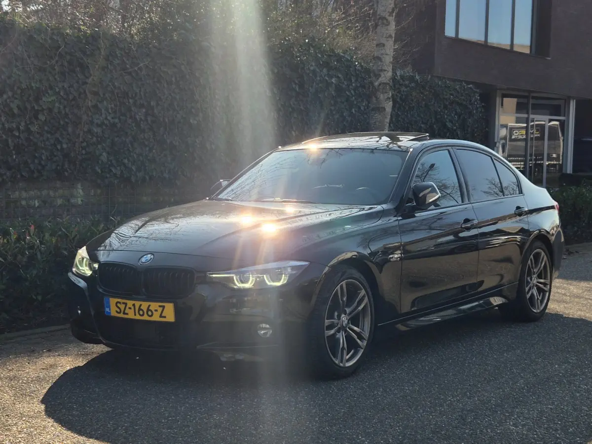 320i M Sport ACC Apple CarPlay Camera Schuifdak Lane assist volle optieslijst H&K High Executive