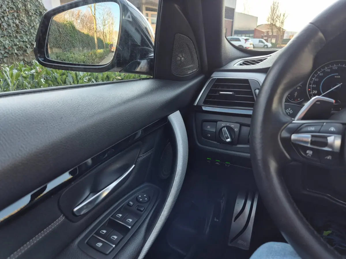 320i M Sport ACC Apple CarPlay Camera Schuifdak Lane assist volle optieslijst H&K High Executive