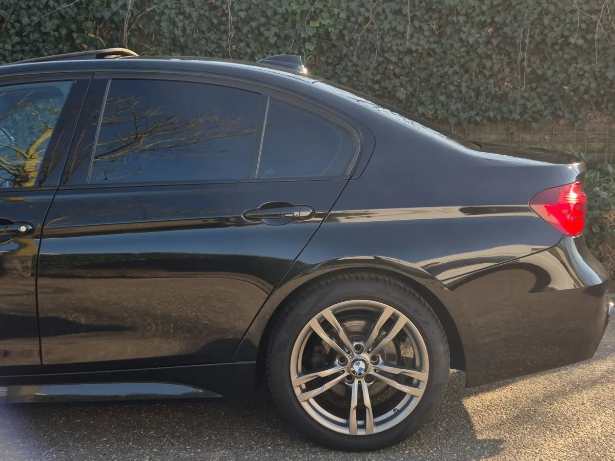 320i M Sport ACC Apple CarPlay Camera Schuifdak Lane assist volle optieslijst H&K High Executive