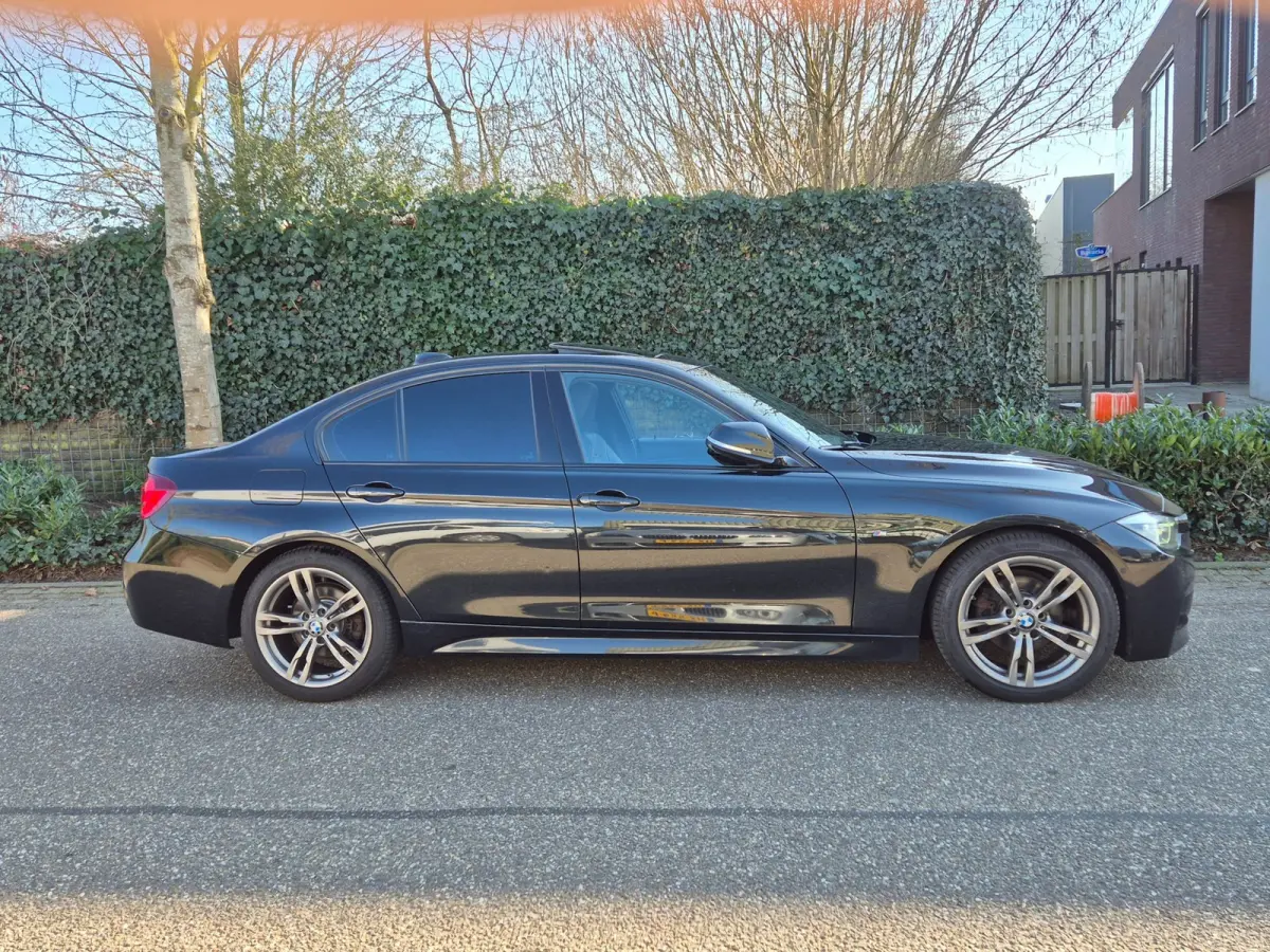 320i M Sport ACC Apple CarPlay Camera Schuifdak Lane assist volle optieslijst H&K High Executive