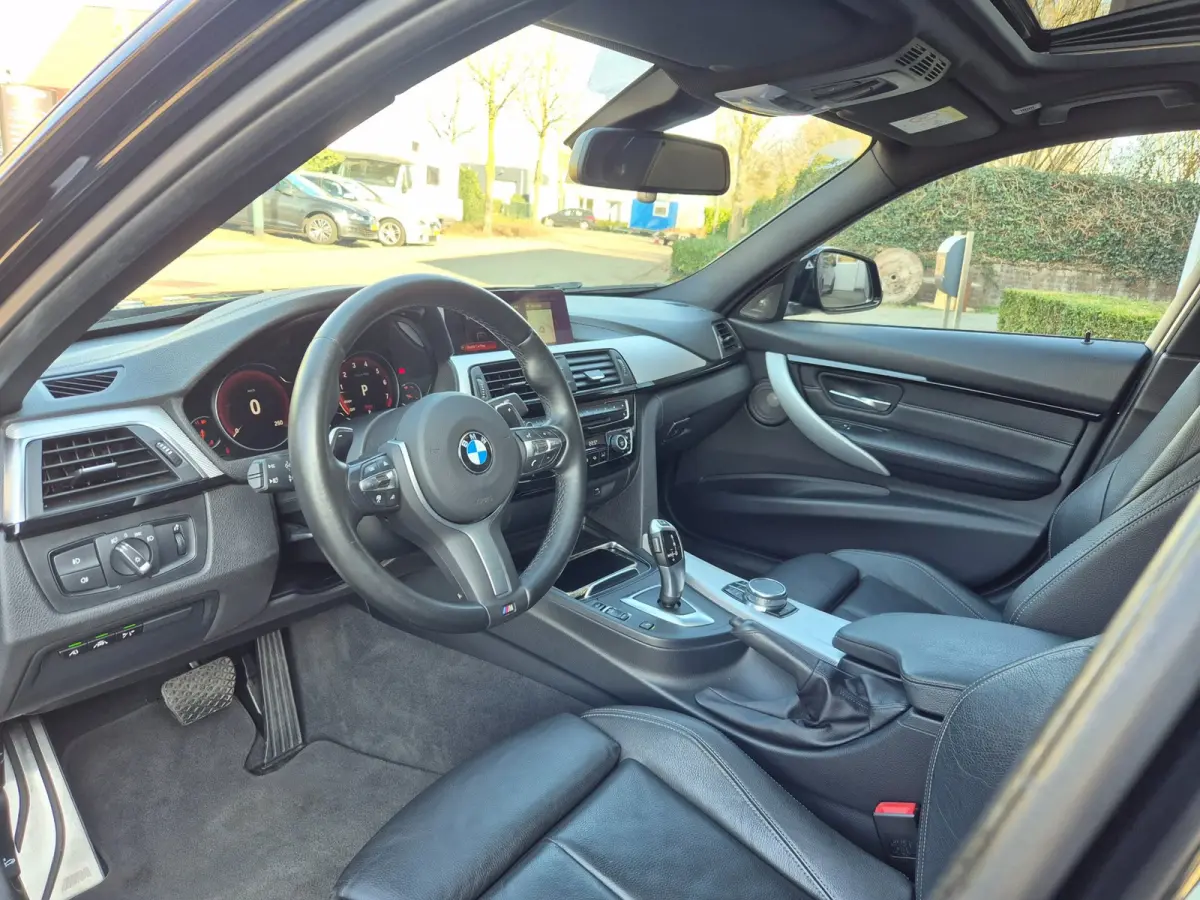 320i M Sport ACC Apple CarPlay Camera Schuifdak Lane assist volle optieslijst H&K High Executive
