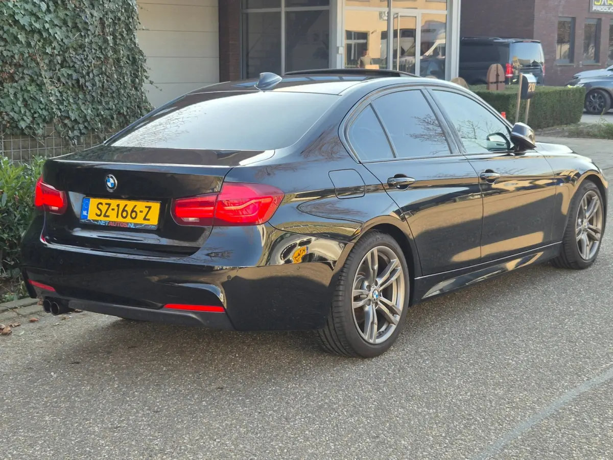 320i M Sport ACC Apple CarPlay Camera Schuifdak Lane assist volle optieslijst H&K High Executive