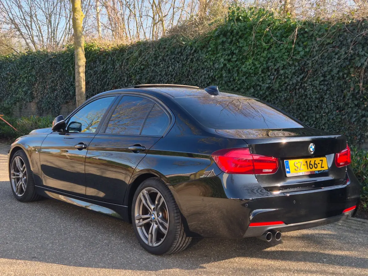 320i M Sport ACC Apple CarPlay Camera Schuifdak Lane assist volle optieslijst H&K High Executive