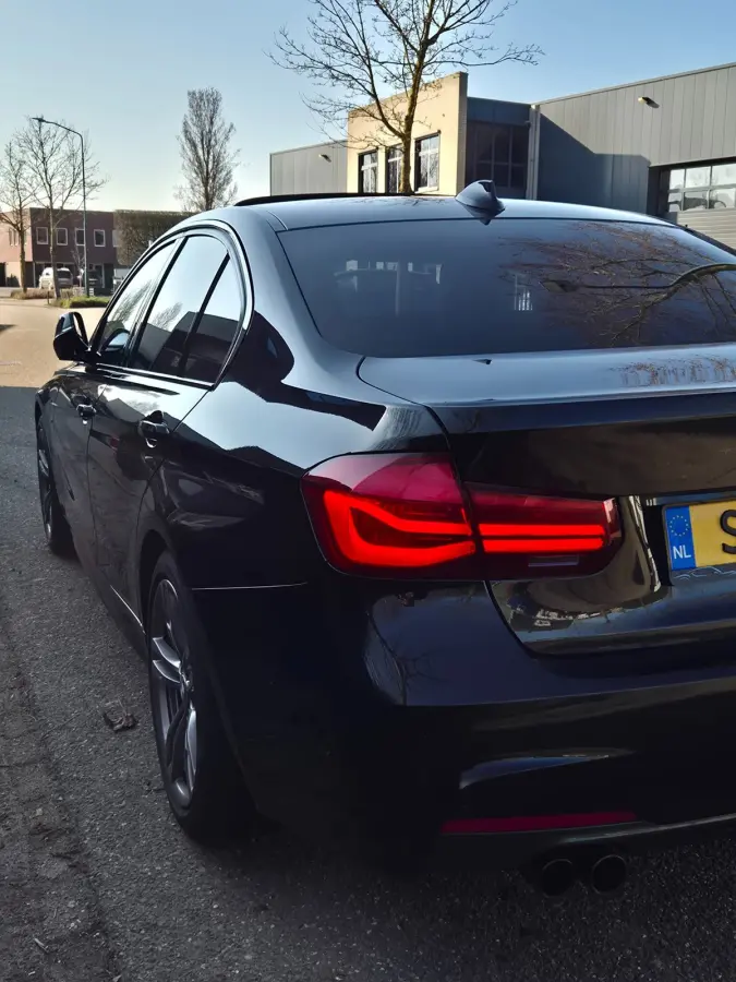 320i M Sport ACC Apple CarPlay Camera Schuifdak Lane assist volle optieslijst H&K High Executive