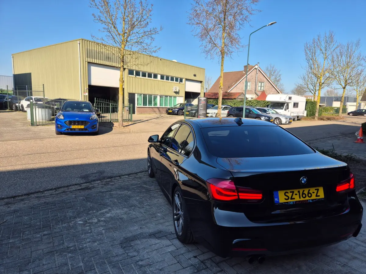 320i M Sport ACC Apple CarPlay Camera Schuifdak Lane assist volle optieslijst H&K High Executive