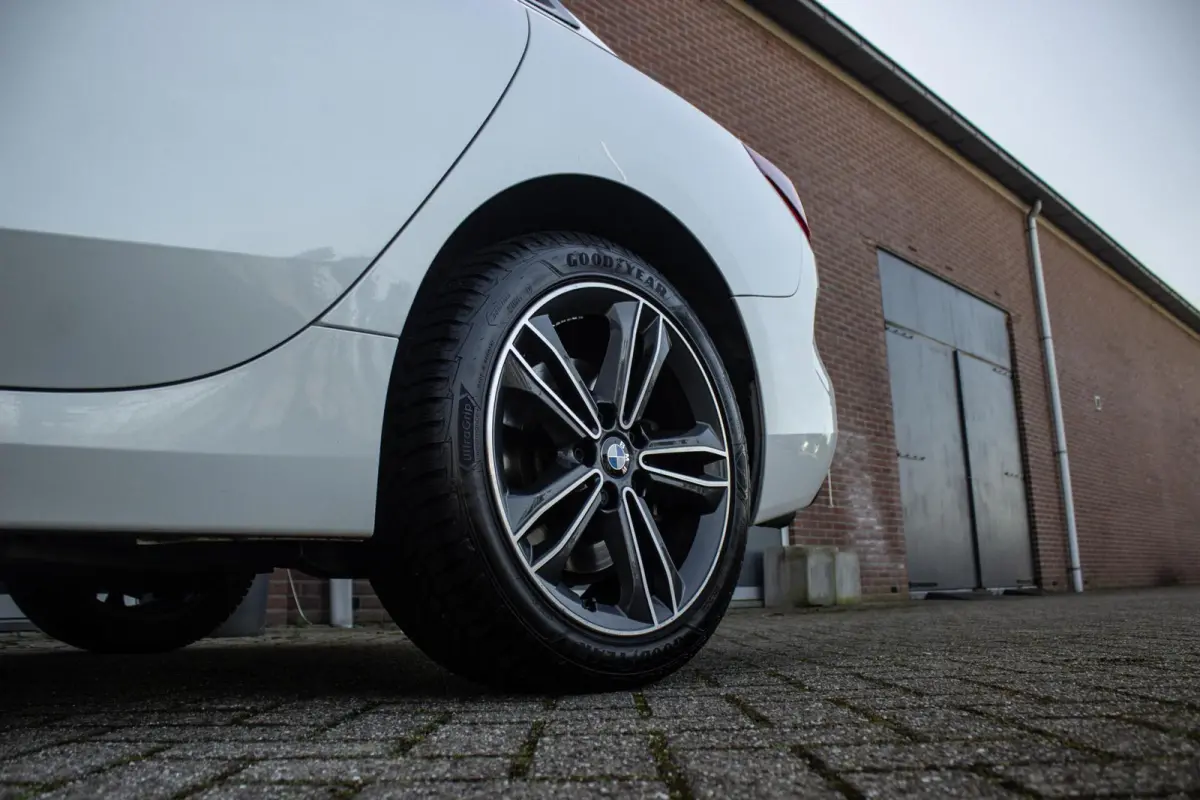 220i Business Edition Sport Line | 1e eigenaar | NL auto | BTW auto | Sportstuur | Adaptive LED | Sportstoelen | DAB | Navigatie | PDC | Cruise control