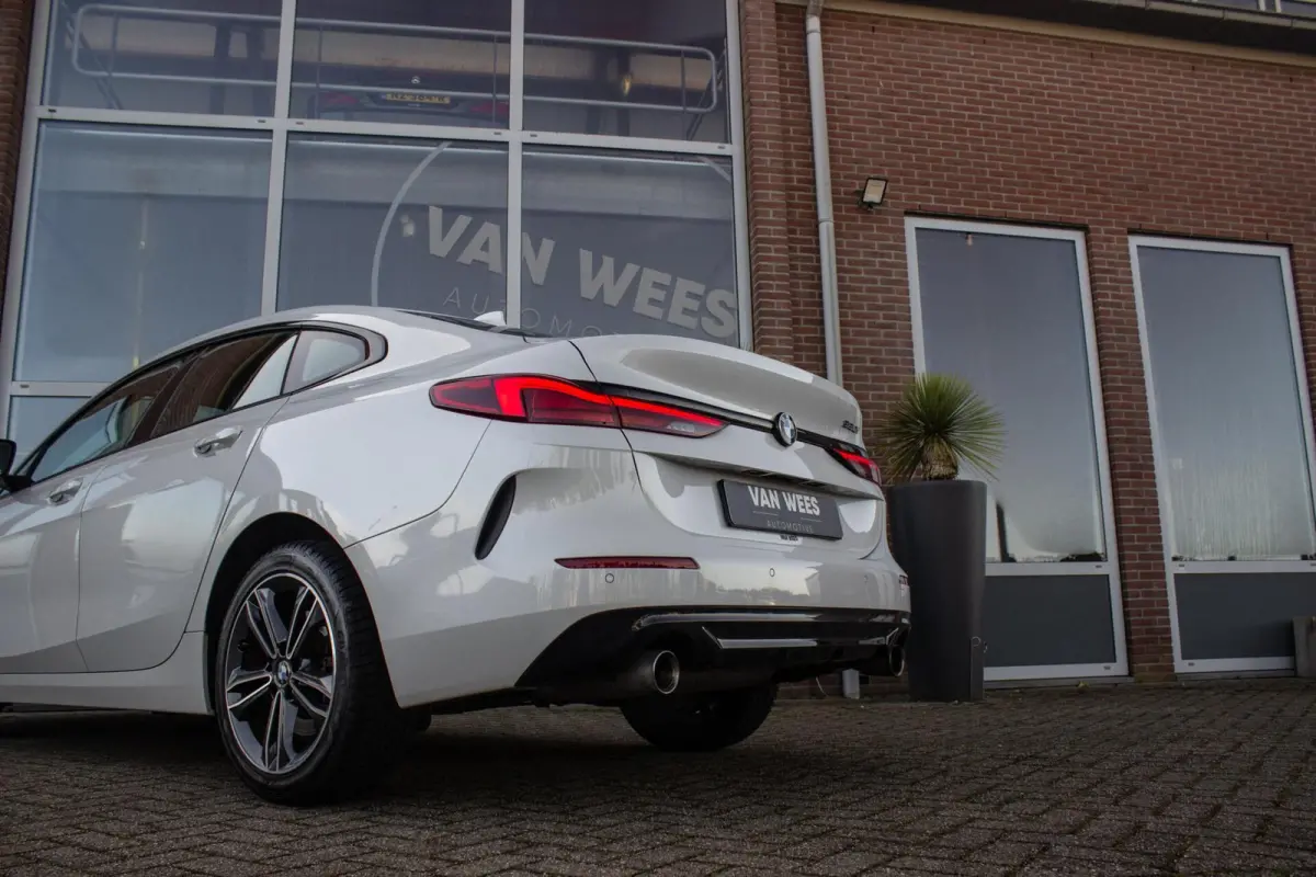 220i Business Edition Sport Line | 1e eigenaar | NL auto | BTW auto | Sportstuur | Adaptive LED | Sportstoelen | DAB | Navigatie | PDC | Cruise control