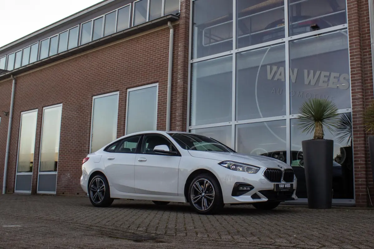 220i Business Edition Sport Line | 1e eigenaar | NL auto | BTW auto | Sportstuur | Adaptive LED | Sportstoelen | DAB | Navigatie | PDC | Cruise control