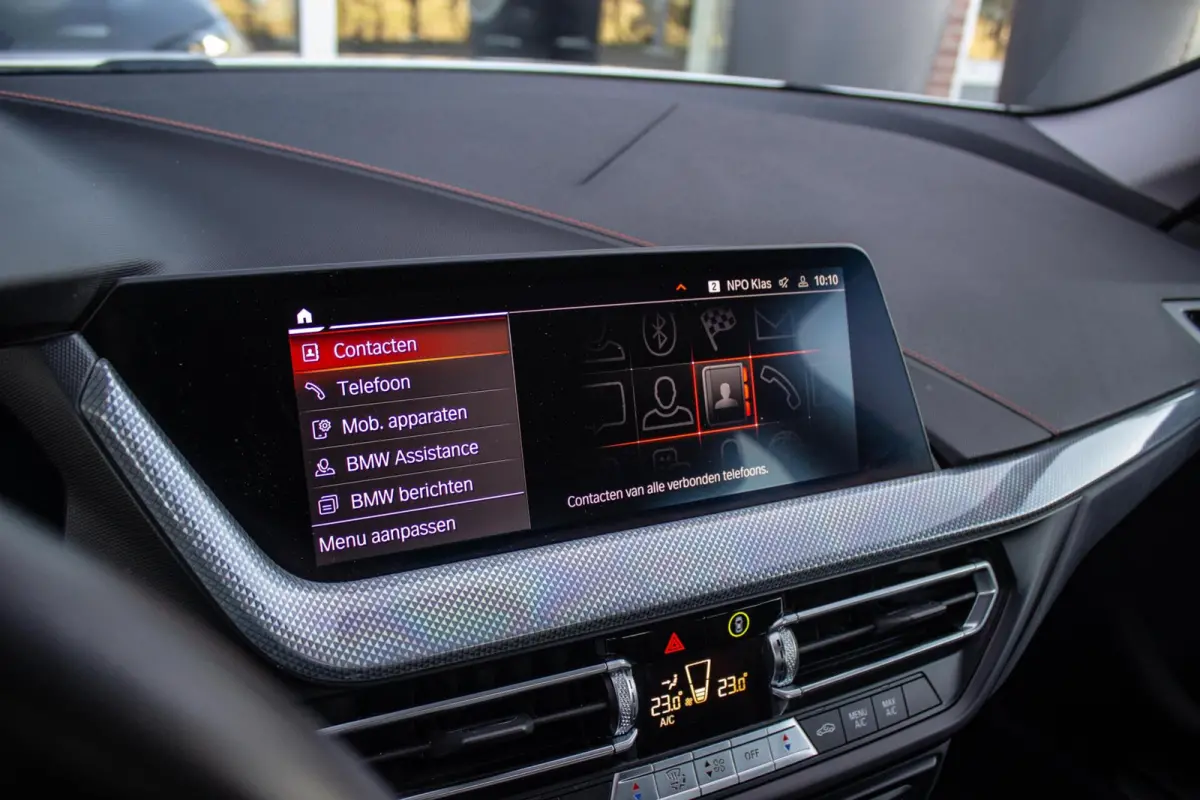 220i Business Edition Sport Line | 1e eigenaar | NL auto | BTW auto | Sportstuur | Adaptive LED | Sportstoelen | DAB | Navigatie | PDC | Cruise control
