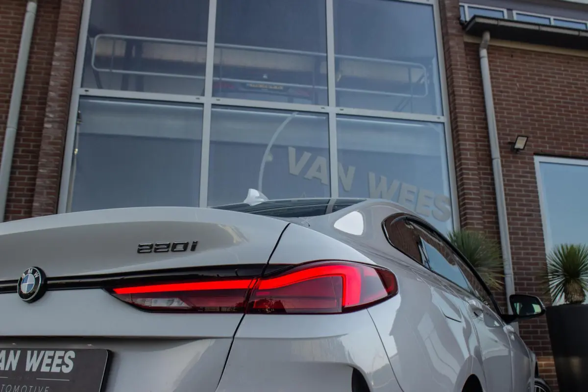 220i Business Edition Sport Line | 1e eigenaar | NL auto | BTW auto | Sportstuur | Adaptive LED | Sportstoelen | DAB | Navigatie | PDC | Cruise control