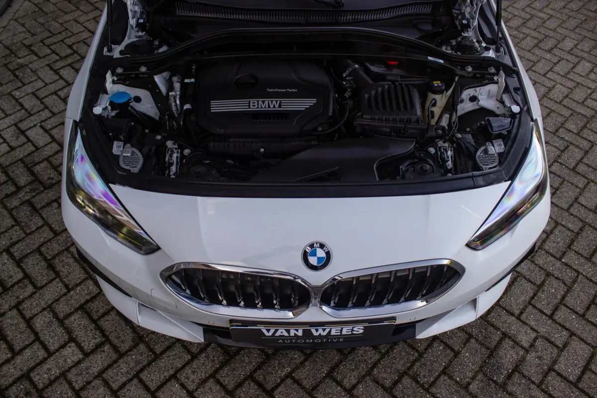 220i Business Edition Sport Line | 1e eigenaar | NL auto | BTW auto | Sportstuur | Adaptive LED | Sportstoelen | DAB | Navigatie | PDC | Cruise control