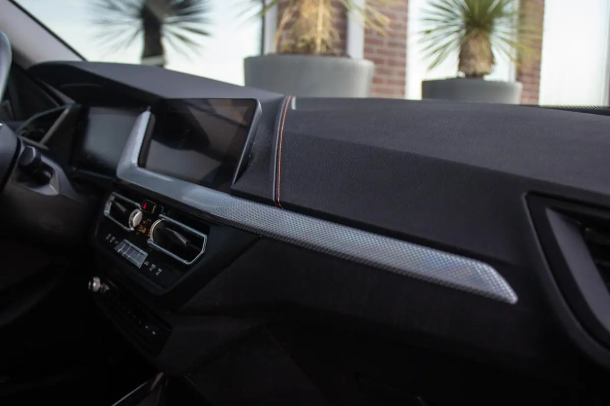 220i Business Edition Sport Line | 1e eigenaar | NL auto | BTW auto | Sportstuur | Adaptive LED | Sportstoelen | DAB | Navigatie | PDC | Cruise control