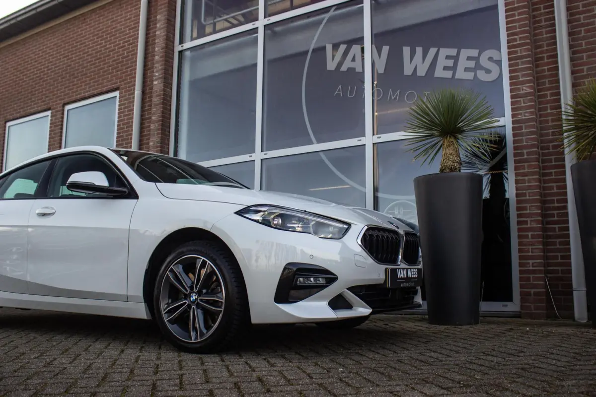 220i Business Edition Sport Line | 1e eigenaar | NL auto | BTW auto | Sportstuur | Adaptive LED | Sportstoelen | DAB | Navigatie | PDC | Cruise control