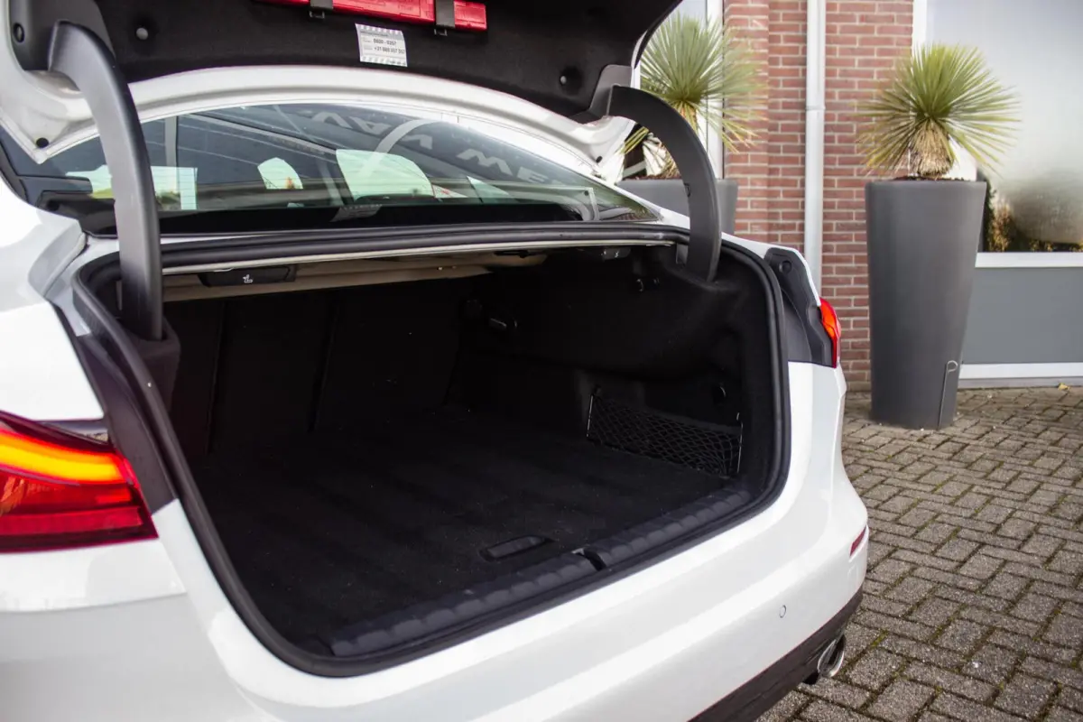 220i Business Edition Sport Line | 1e eigenaar | NL auto | BTW auto | Sportstuur | Adaptive LED | Sportstoelen | DAB | Navigatie | PDC | Cruise control