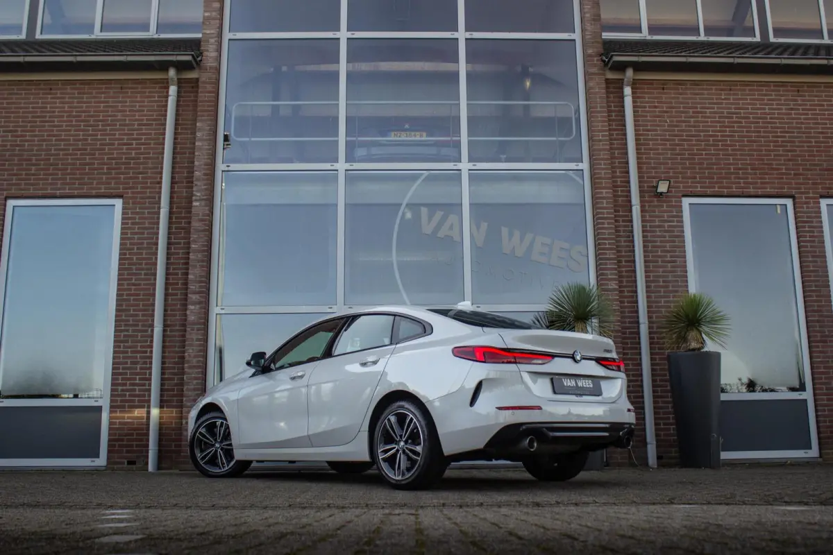 220i Business Edition Sport Line | 1e eigenaar | NL auto | BTW auto | Sportstuur | Adaptive LED | Sportstoelen | DAB | Navigatie | PDC | Cruise control