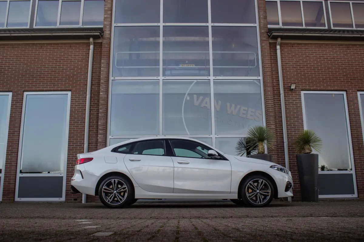 220i Business Edition Sport Line | 1e eigenaar | NL auto | BTW auto | Sportstuur | Adaptive LED | Sportstoelen | DAB | Navigatie | PDC | Cruise control