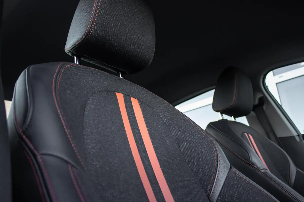 220i Business Edition Sport Line | 1e eigenaar | NL auto | BTW auto | Sportstuur | Adaptive LED | Sportstoelen | DAB | Navigatie | PDC | Cruise control