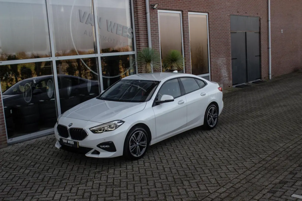 220i Business Edition Sport Line | 1e eigenaar | NL auto | BTW auto | Sportstuur | Adaptive LED | Sportstoelen | DAB | Navigatie | PDC | Cruise control