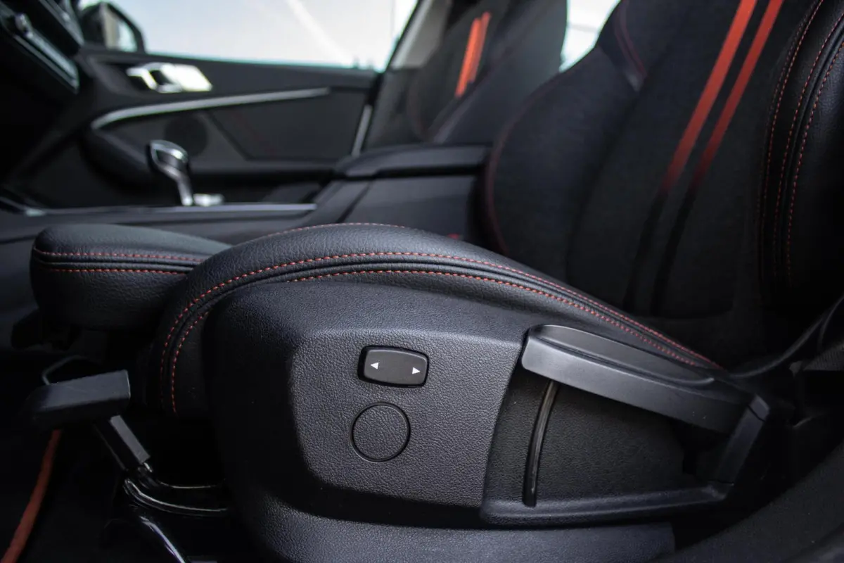 220i Business Edition Sport Line | 1e eigenaar | NL auto | BTW auto | Sportstuur | Adaptive LED | Sportstoelen | DAB | Navigatie | PDC | Cruise control