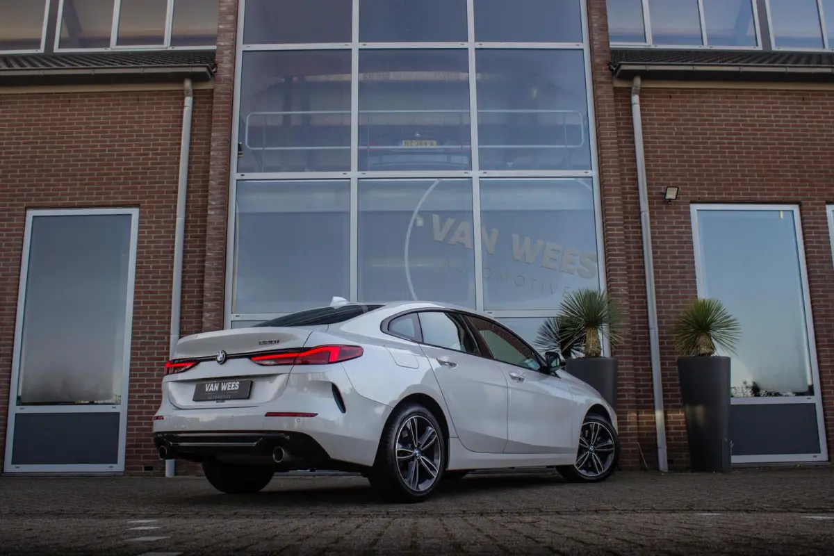 220i Business Edition Sport Line | 1e eigenaar | NL auto | BTW auto | Sportstuur | Adaptive LED | Sportstoelen | DAB | Navigatie | PDC | Cruise control