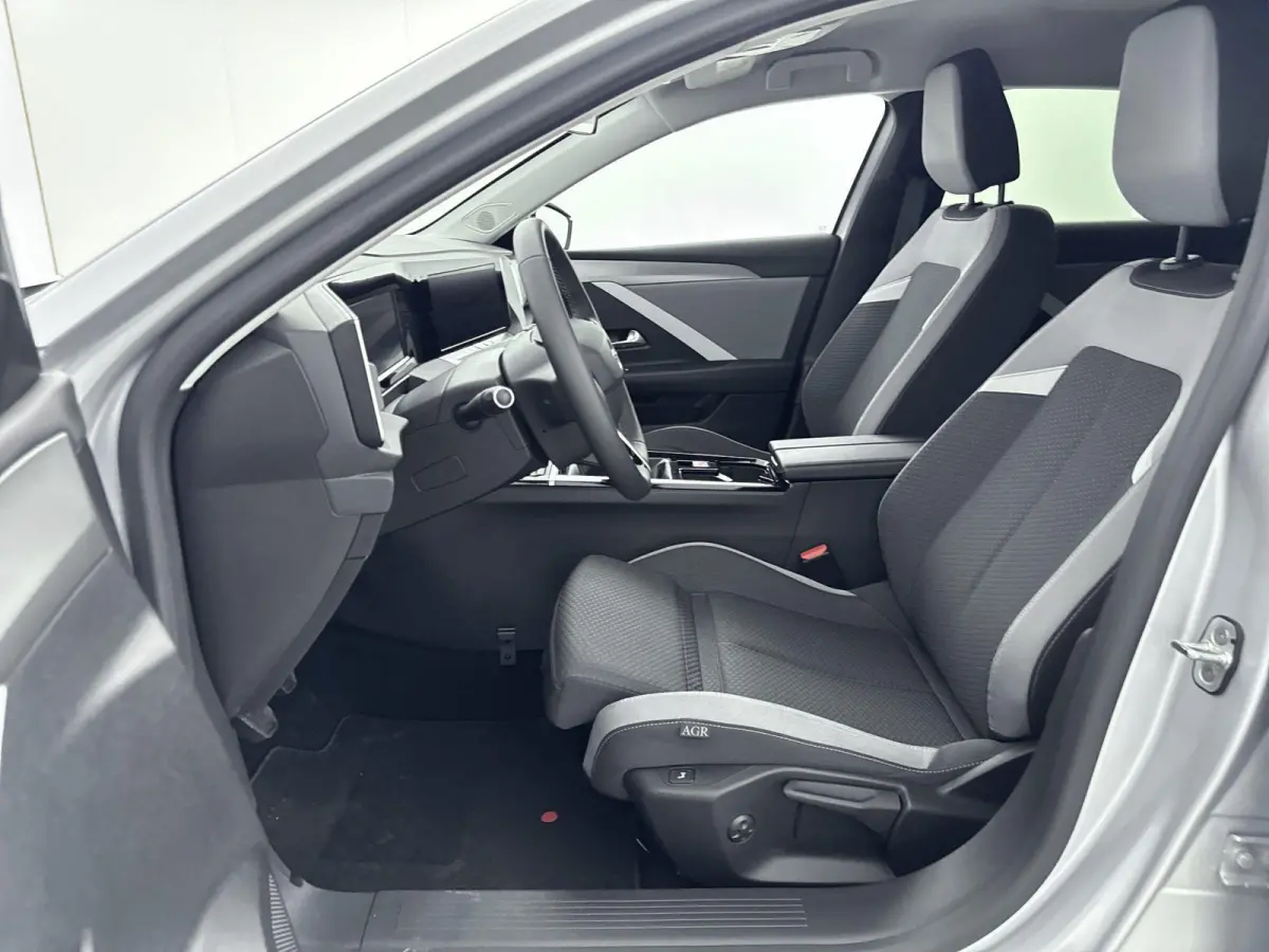 1.2 110 pk Turbo Business Edition | Camera | Navigatie | Stoel/Stuur Verwarming | Apple carplay/Android Auto | Parkeersenoren