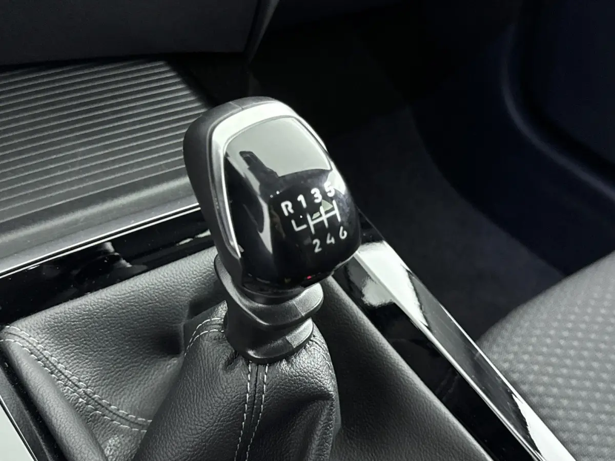 1.2 110 pk Turbo Business Edition | Camera | Navigatie | Stoel/Stuur Verwarming | Apple carplay/Android Auto | Parkeersenoren