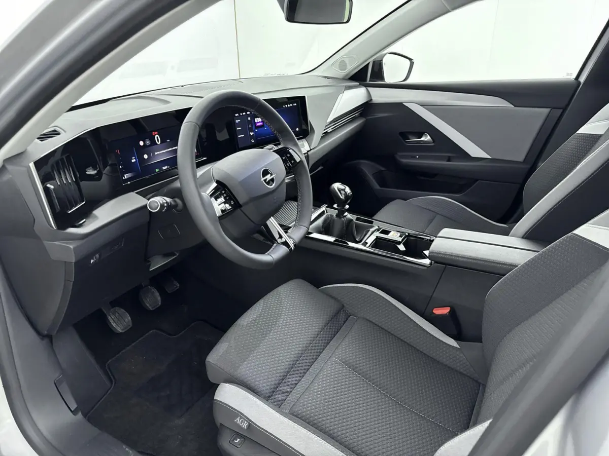 1.2 110 pk Turbo Business Edition | Camera | Navigatie | Stoel/Stuur Verwarming | Apple carplay/Android Auto | Parkeersenoren