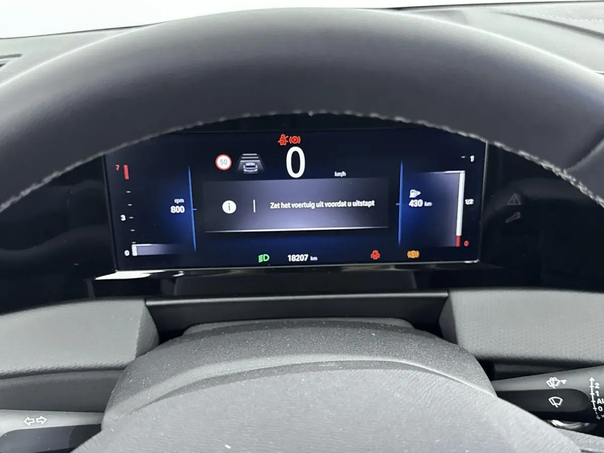 1.2 110 pk Turbo Business Edition | Camera | Navigatie | Stoel/Stuur Verwarming | Apple carplay/Android Auto | Parkeersenoren