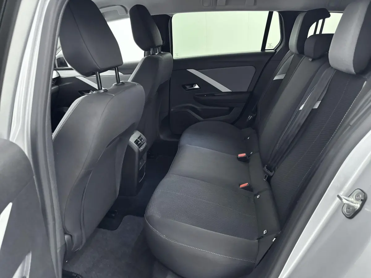 1.2 110 pk Turbo Business Edition | Camera | Navigatie | Stoel/Stuur Verwarming | Apple carplay/Android Auto | Parkeersenoren