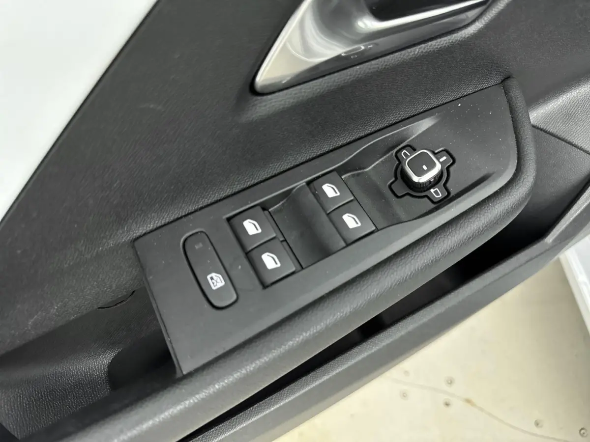 1.2 110 pk Turbo Business Edition | Camera | Navigatie | Stoel/Stuur Verwarming | Apple carplay/Android Auto | Parkeersenoren