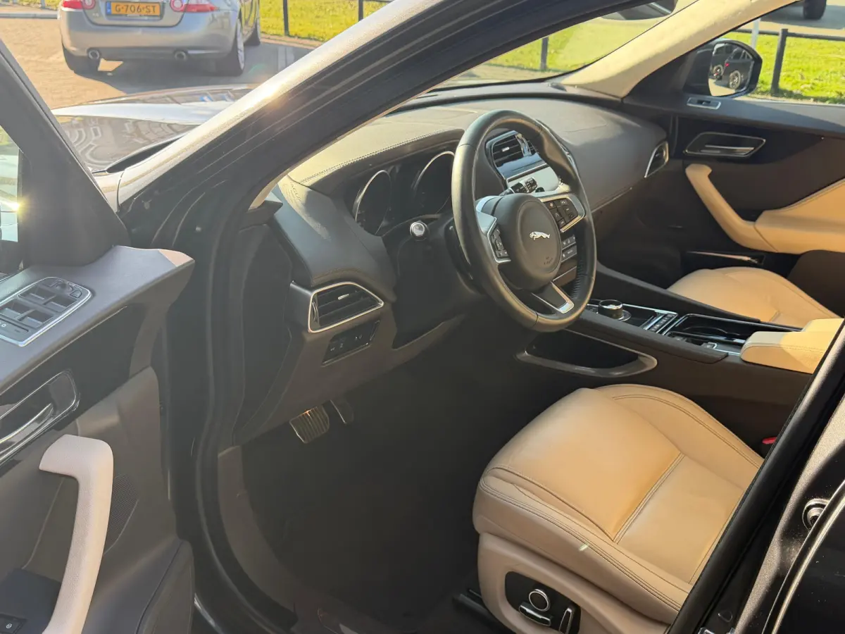 2.0t AWD Portfolio | Volledig dealeronderhouden | Verwarmbaar stuur | Pano | Leder | Alcantara hemel