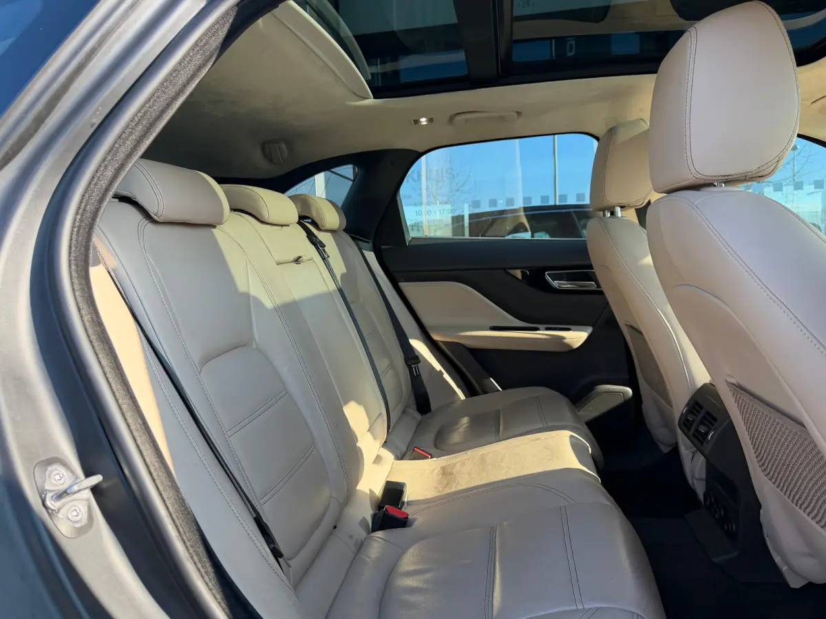 2.0t AWD Portfolio | Volledig dealeronderhouden | Verwarmbaar stuur | Pano | Leder | Alcantara hemel