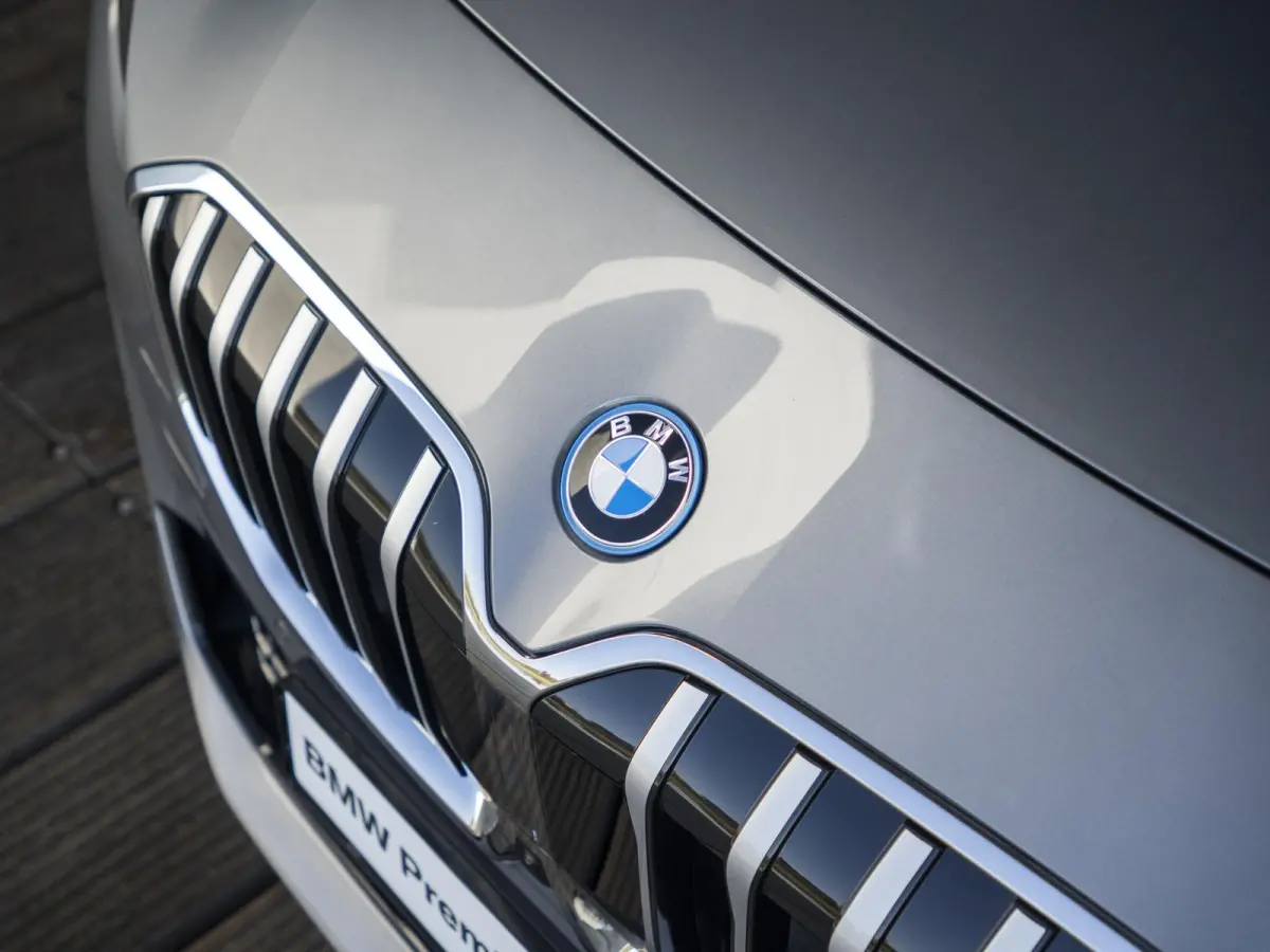 225e xDrive | M Sport Pakket | Innovation Pack | 18" | Head-Up Display | Verwarmd Stuurwiel | Trekhaak |