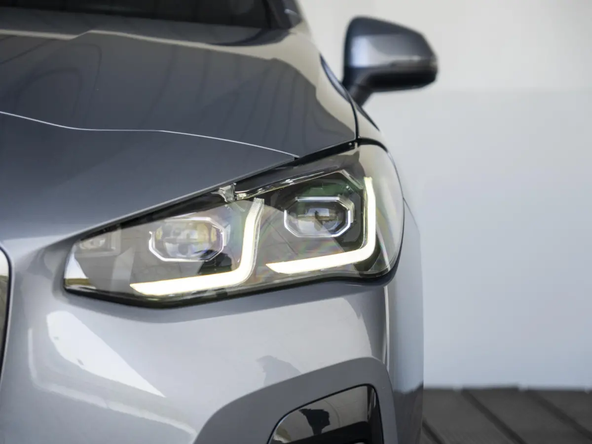 225e xDrive | M Sport Pakket | Innovation Pack | 18" | Head-Up Display | Verwarmd Stuurwiel | Trekhaak |