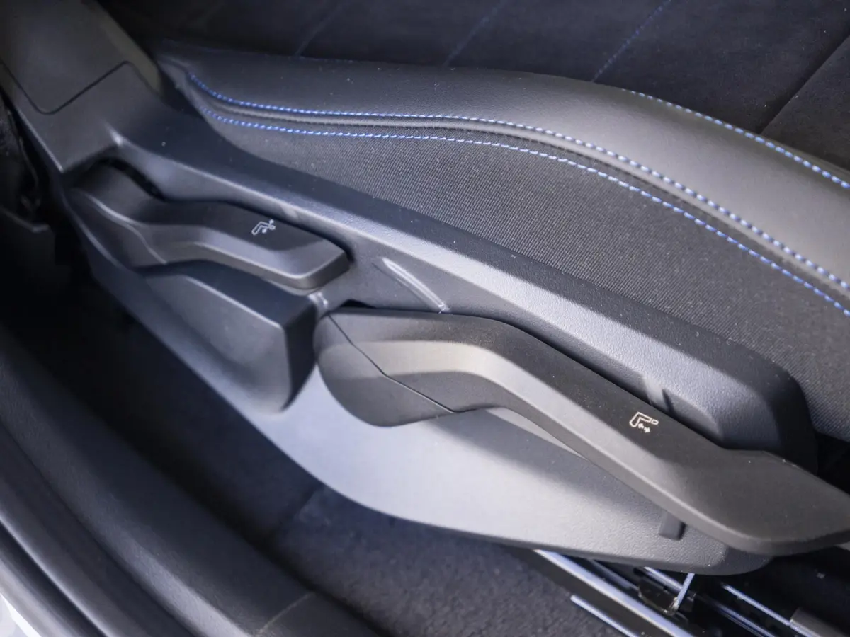 225e xDrive | M Sport Pakket | Innovation Pack | 18" | Head-Up Display | Verwarmd Stuurwiel | Trekhaak |
