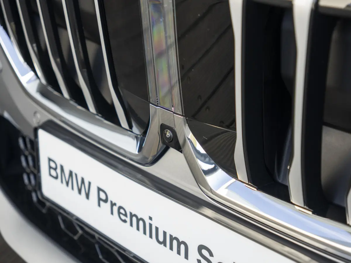 225e xDrive | M Sport Pakket | Innovation Pack | 18" | Head-Up Display | Verwarmd Stuurwiel | Trekhaak |