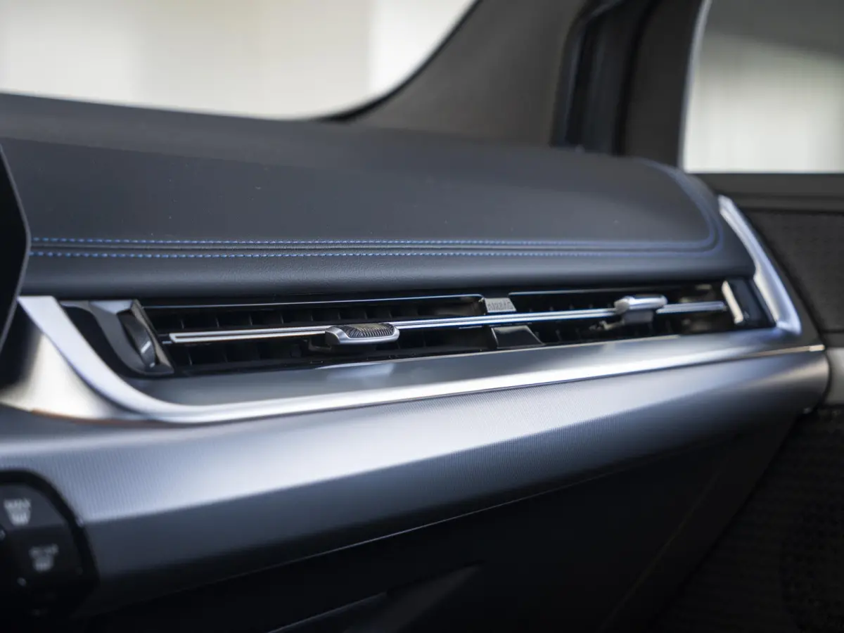 225e xDrive | M Sport Pakket | Innovation Pack | 18" | Head-Up Display | Verwarmd Stuurwiel | Trekhaak |