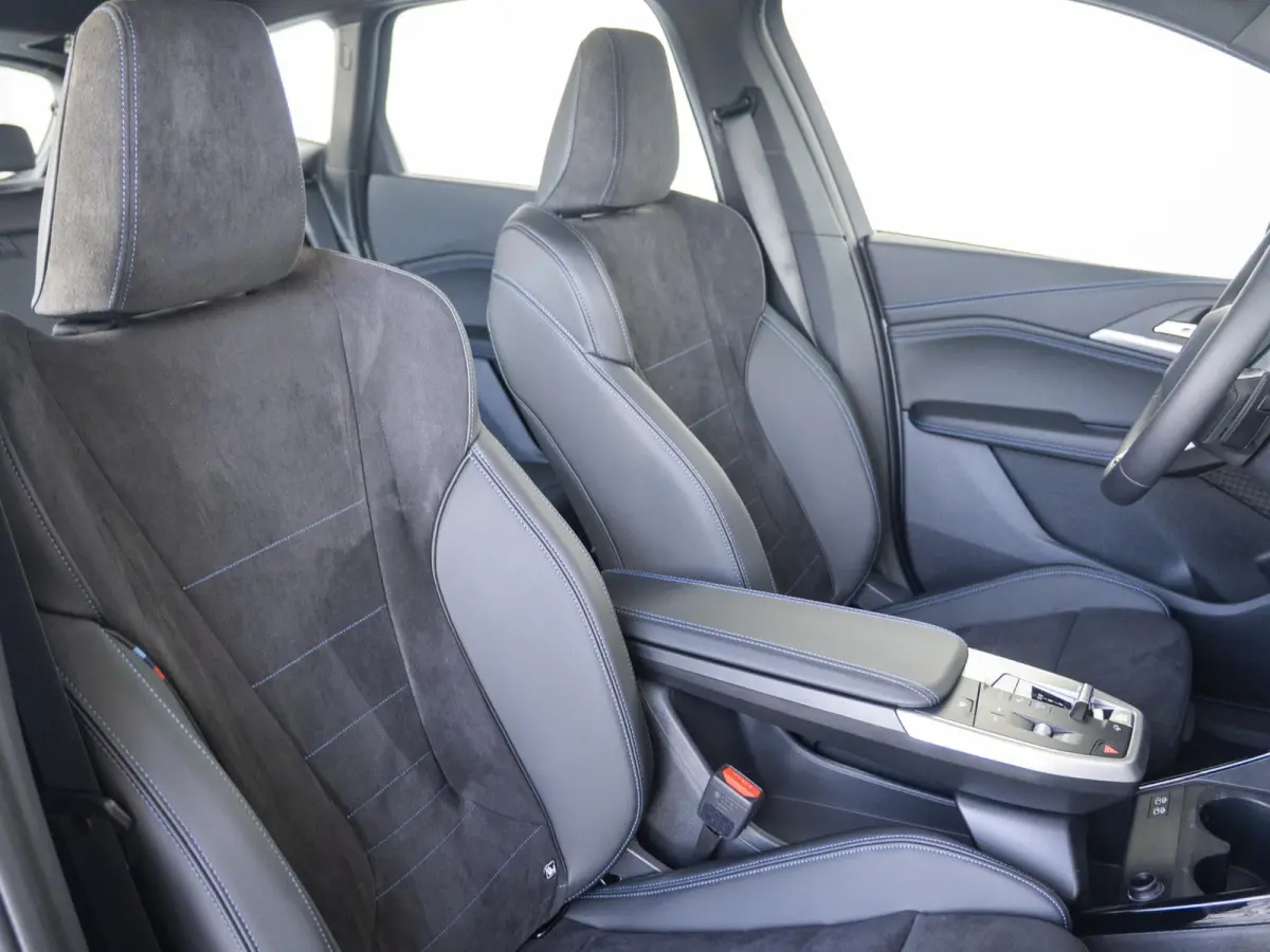 225e xDrive | M Sport Pakket | Innovation Pack | 18" | Head-Up Display | Verwarmd Stuurwiel | Trekhaak |