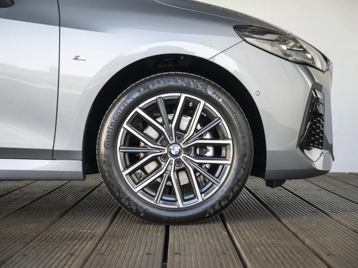 225e xDrive | M Sport Pakket | Innovation Pack | 18" | Head-Up Display | Verwarmd Stuurwiel | Trekhaak |