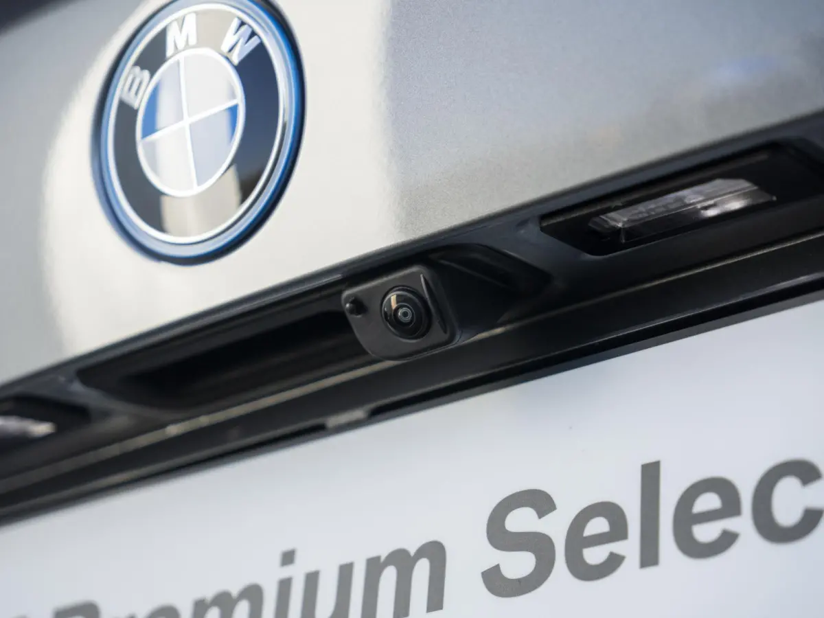 225e xDrive | M Sport Pakket | Innovation Pack | 18" | Head-Up Display | Verwarmd Stuurwiel | Trekhaak |