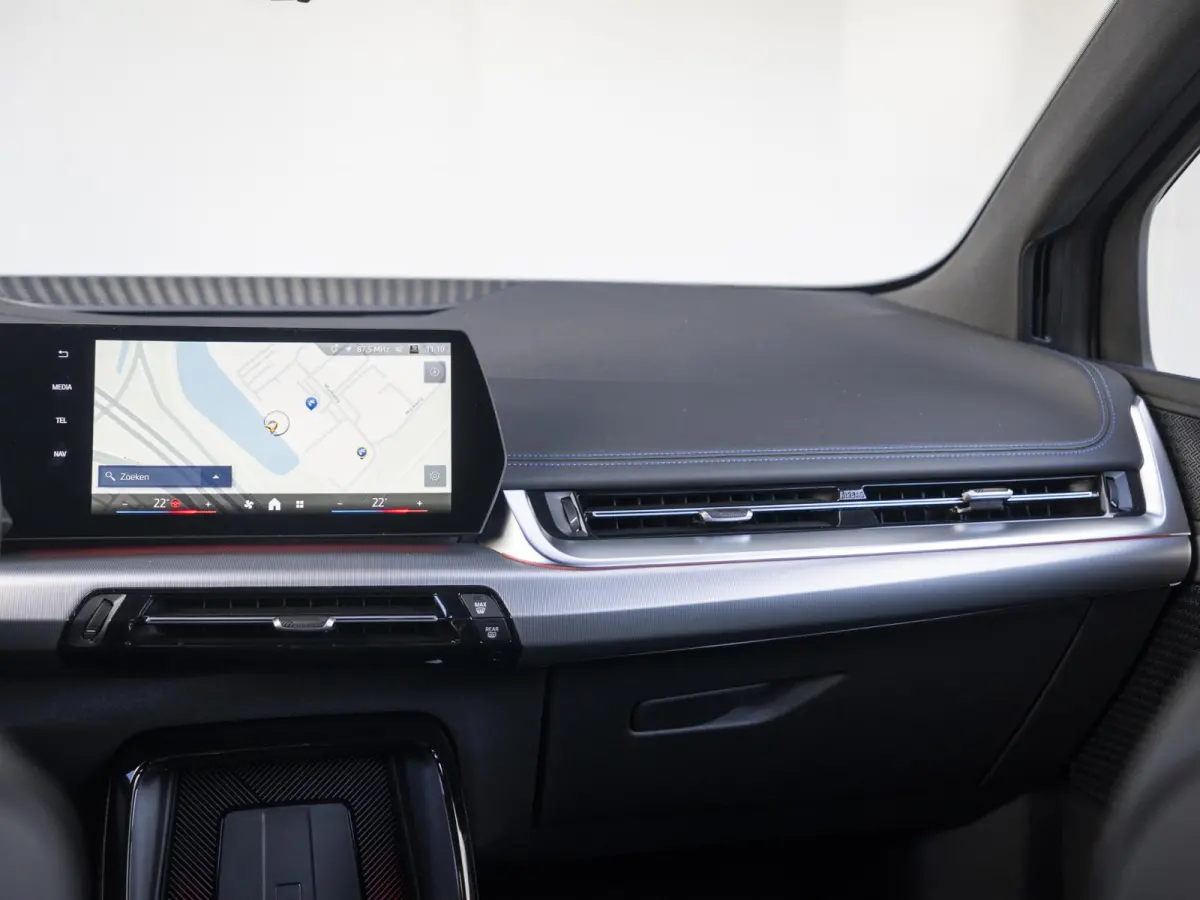 225e xDrive | M Sport Pakket | Innovation Pack | 18" | Head-Up Display | Verwarmd Stuurwiel | Trekhaak |