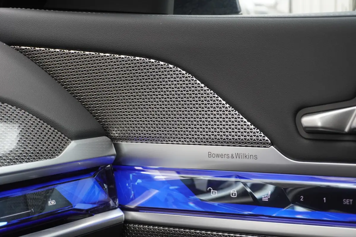 xDrive60 M Sportpakket | Glazen panoramadak Sky Lounge | Driving Assistant Professional | Parking Assistant professional | Stoelventilatie voorstoelen
