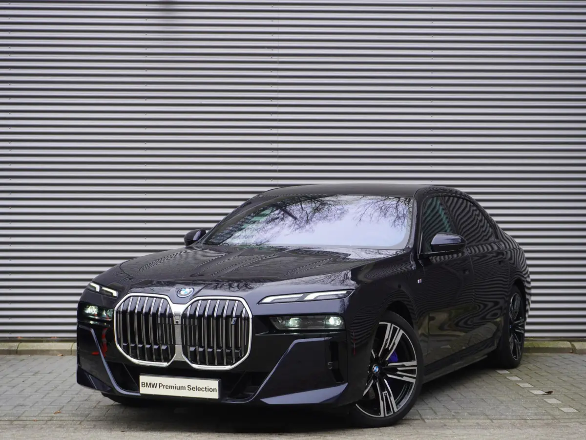 xDrive60 M Sportpakket | Glazen panoramadak Sky Lounge | Driving Assistant Professional | Parking Assistant professional | Stoelventilatie voorstoelen