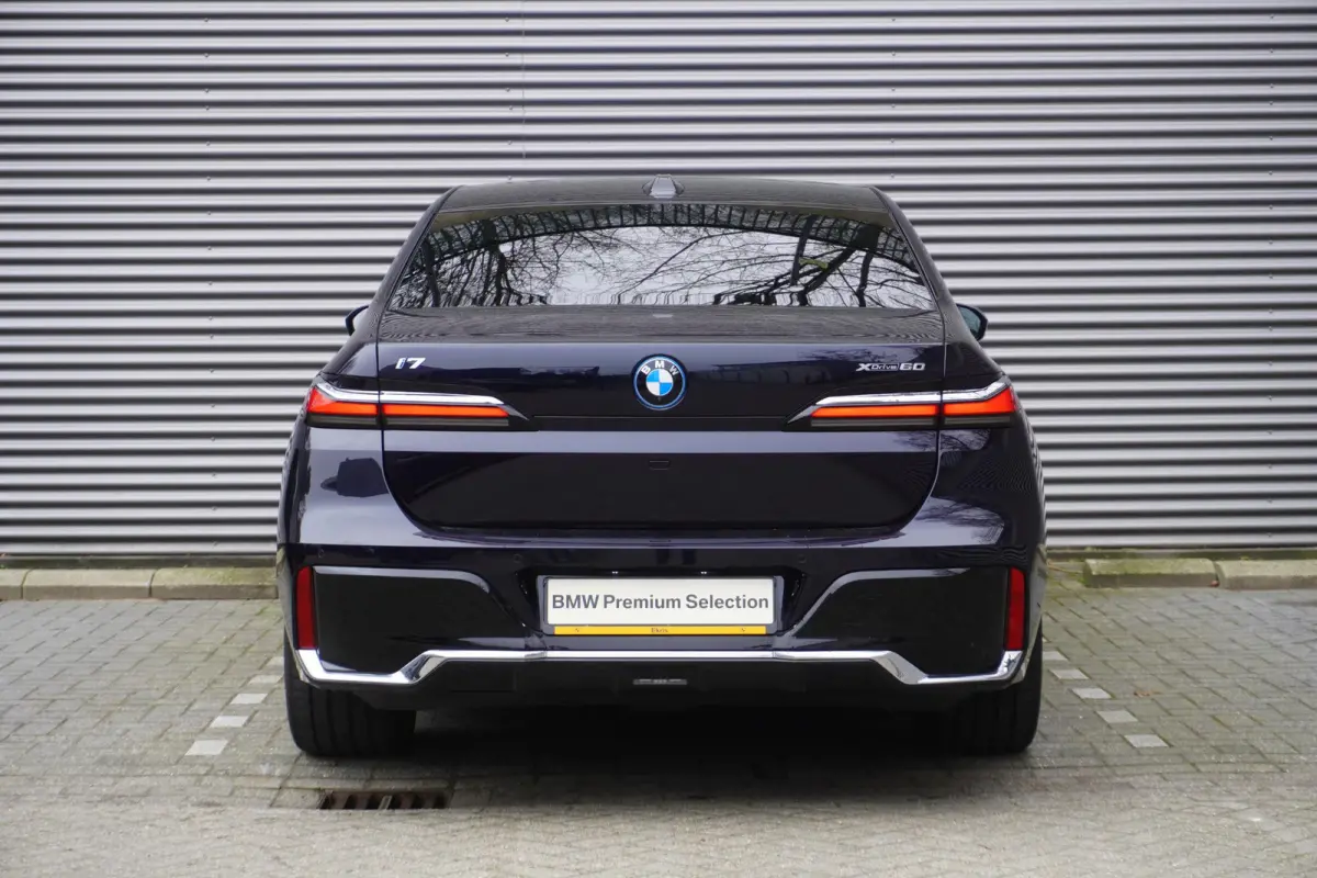 xDrive60 M Sportpakket | Glazen panoramadak Sky Lounge | Driving Assistant Professional | Parking Assistant professional | Stoelventilatie voorstoelen