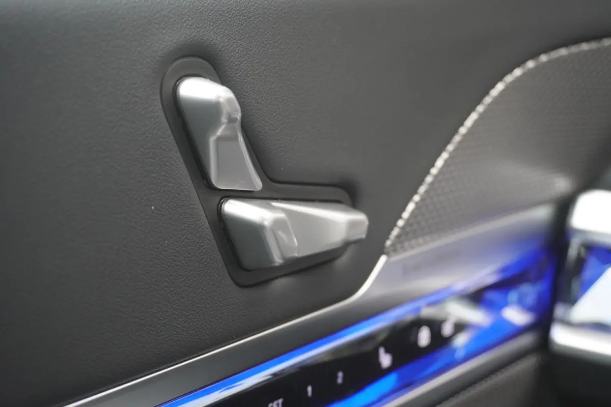 xDrive60 M Sportpakket | Glazen panoramadak Sky Lounge | Driving Assistant Professional | Parking Assistant professional | Stoelventilatie voorstoelen