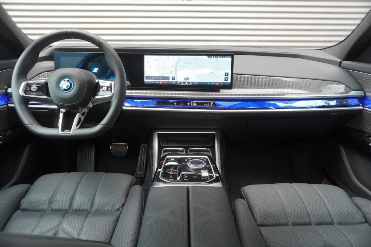 xDrive60 M Sportpakket | Glazen panoramadak Sky Lounge | Driving Assistant Professional | Parking Assistant professional | Stoelventilatie voorstoelen