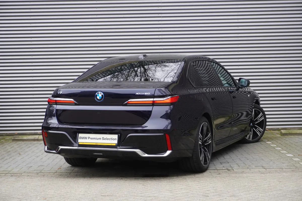 xDrive60 M Sportpakket | Glazen panoramadak Sky Lounge | Driving Assistant Professional | Parking Assistant professional | Stoelventilatie voorstoelen