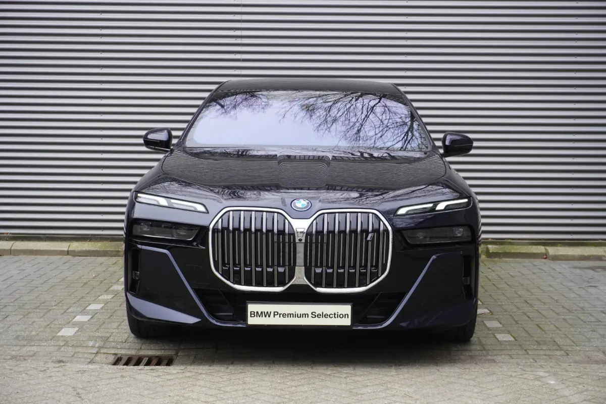 xDrive60 M Sportpakket | Glazen panoramadak Sky Lounge | Driving Assistant Professional | Parking Assistant professional | Stoelventilatie voorstoelen