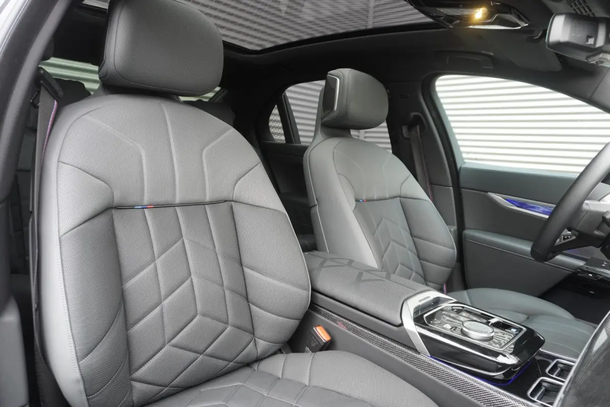 xDrive60 M Sportpakket | Glazen panoramadak Sky Lounge | Driving Assistant Professional | Parking Assistant professional | Stoelventilatie voorstoelen