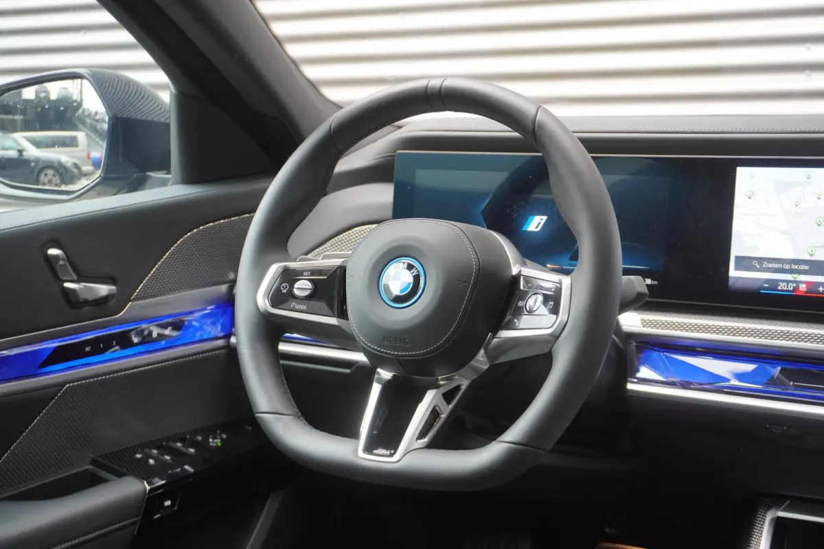 xDrive60 M Sportpakket | Glazen panoramadak Sky Lounge | Driving Assistant Professional | Parking Assistant professional | Stoelventilatie voorstoelen